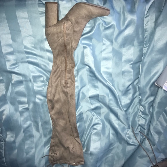 Over the knee boots - Picture 4 of 5